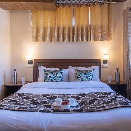Stayvista At Cecil Cottages With Barbeque, Hill View Kasauli Ngoại thất bức ảnh